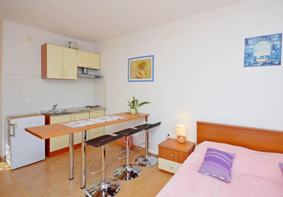 Apartments Luka Uble Extérieur photo