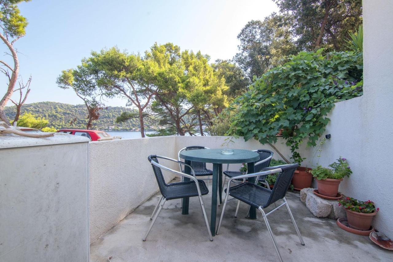 Apartments Luka Uble Extérieur photo