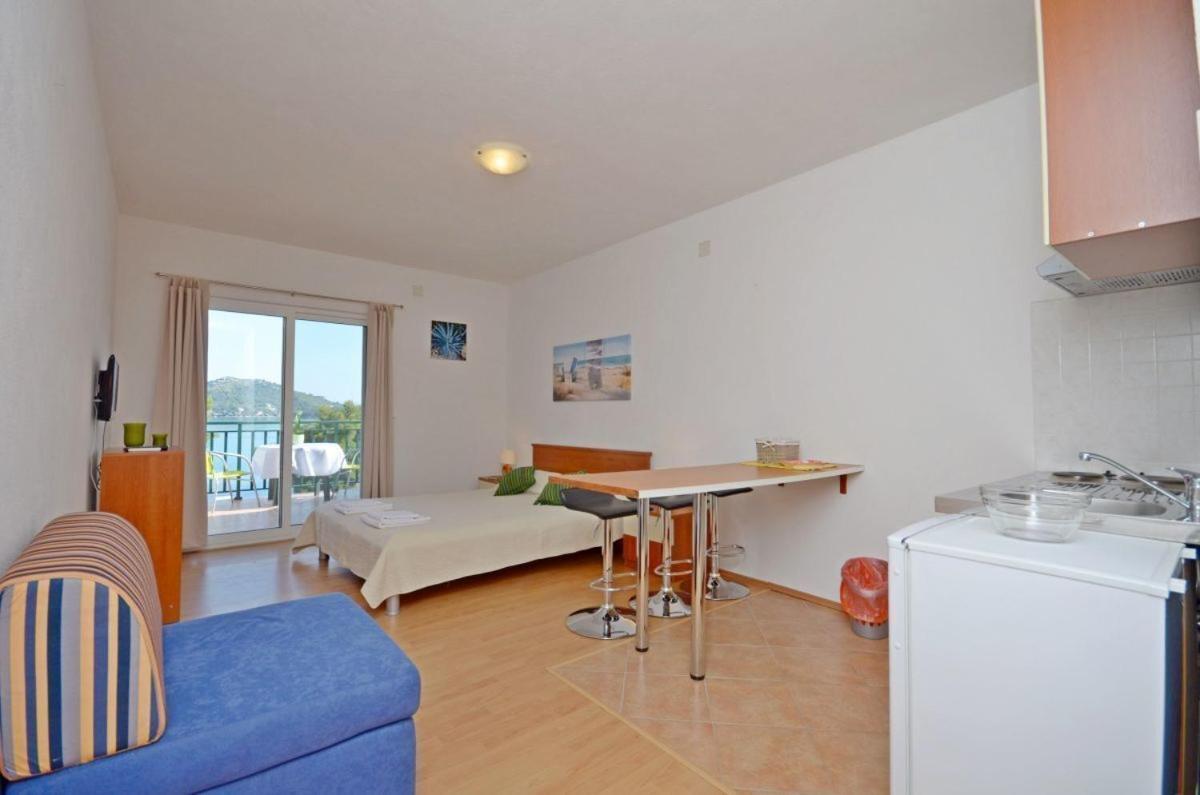 Apartments Luka Uble Extérieur photo