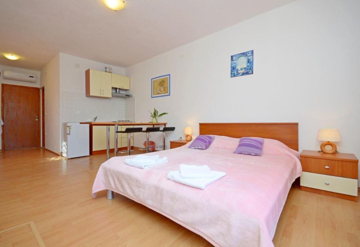 Apartments Luka Uble Extérieur photo