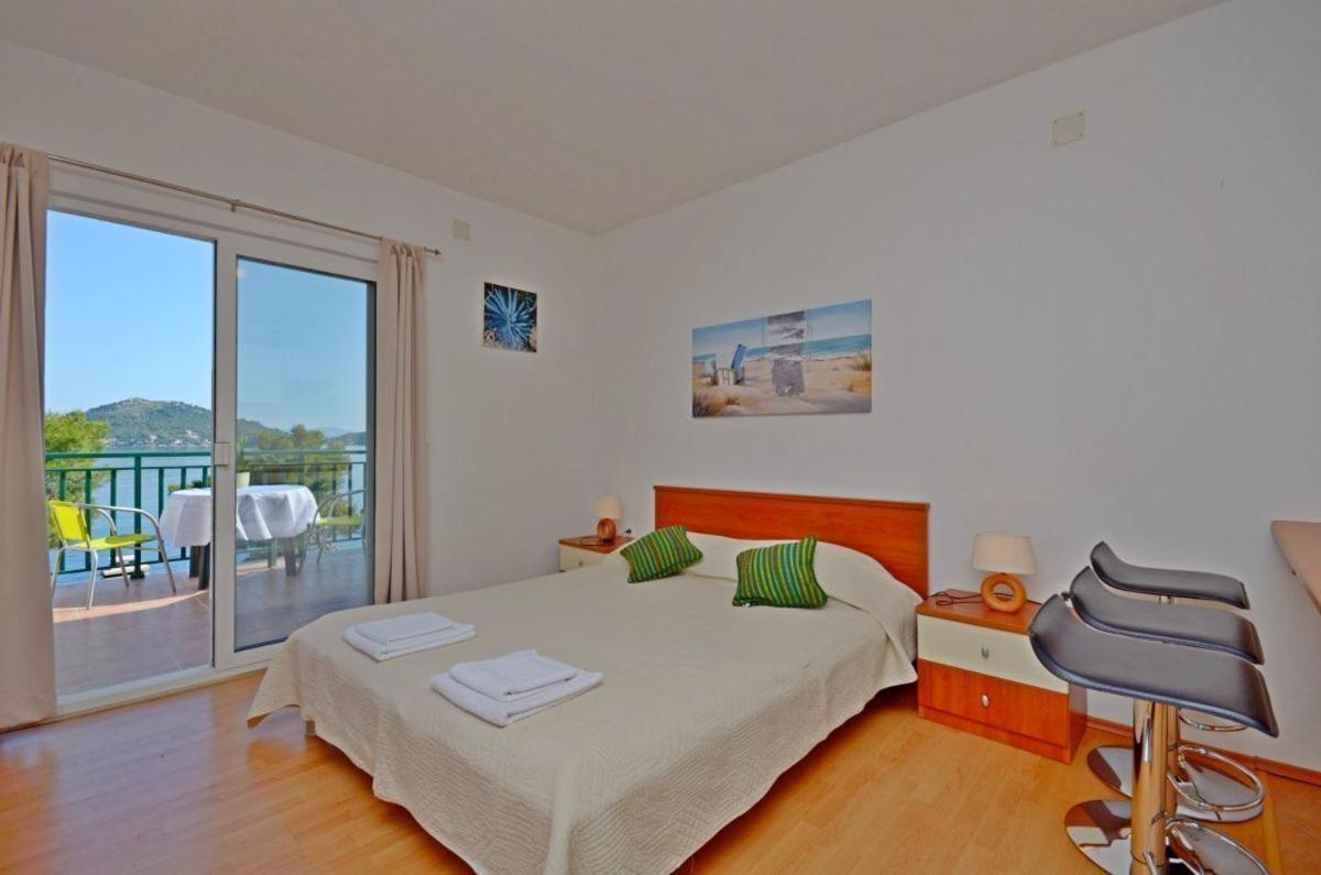 Apartments Luka Uble Extérieur photo
