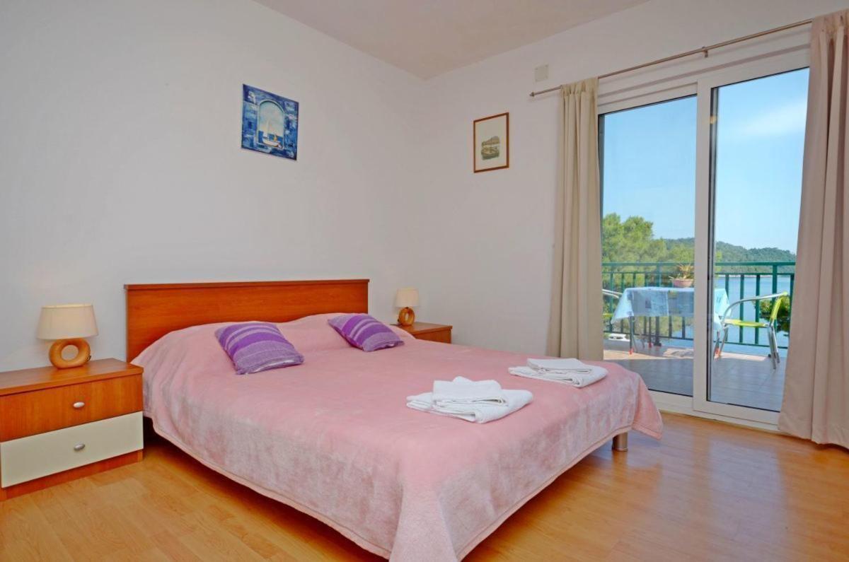 Apartments Luka Uble Extérieur photo